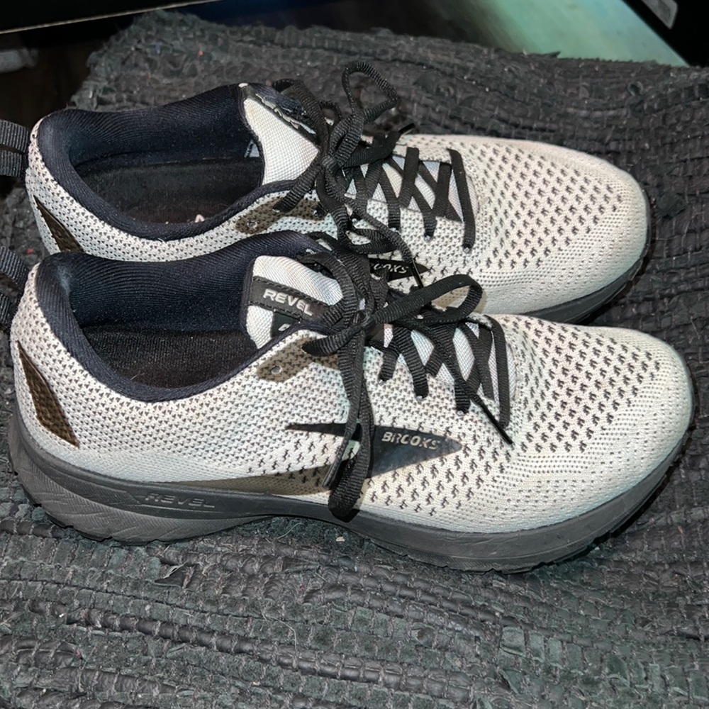 Brooks Revel 4